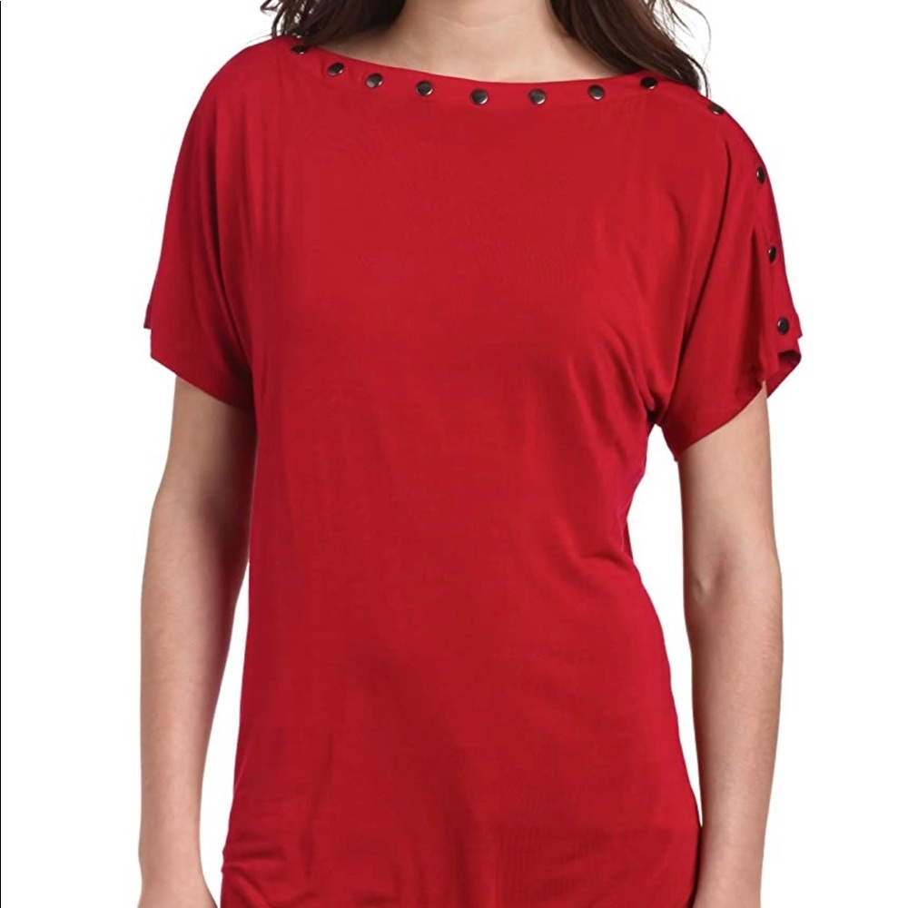 Red tunic with snaps embelishment